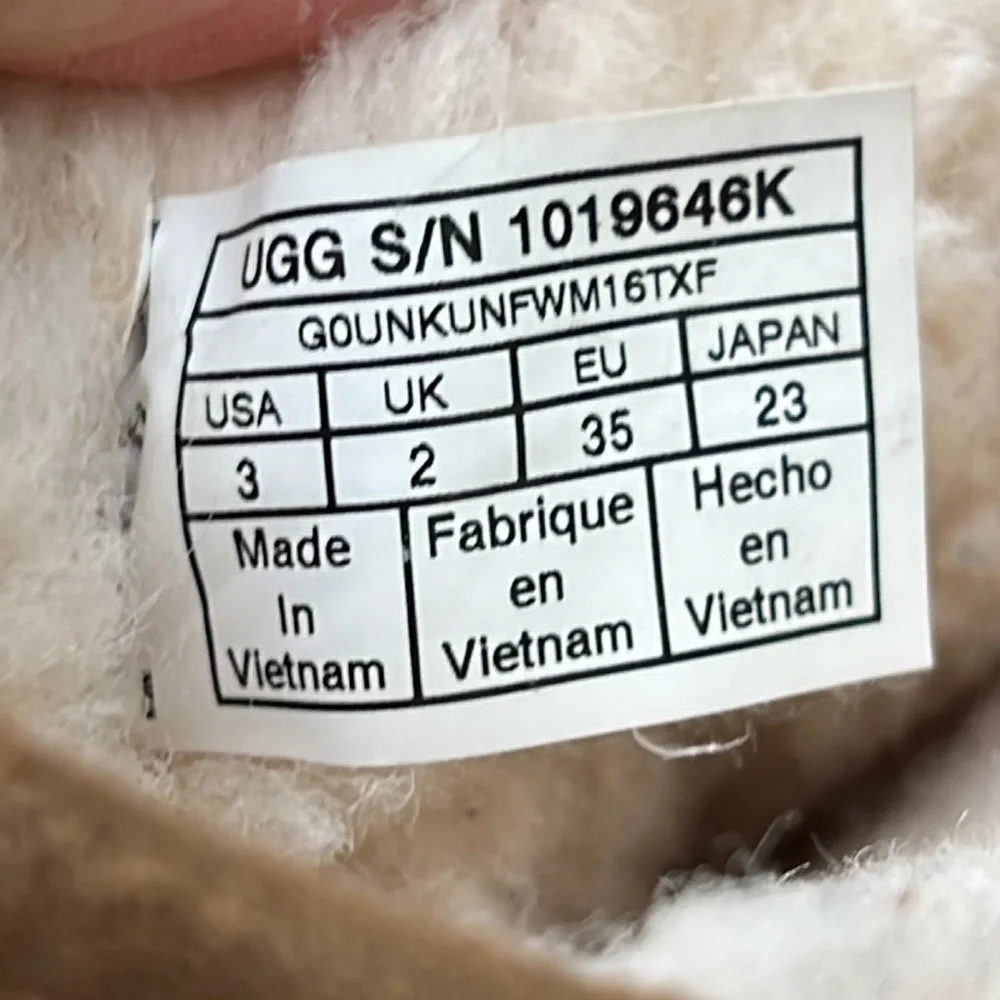UGG Kids Classic Tan Short Water Resistant Boitd Size 3